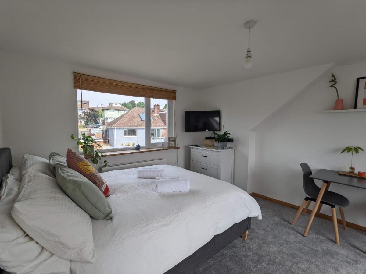 *Large Unique Retro Private Attic & Bathroom* Brighton Exterior photo